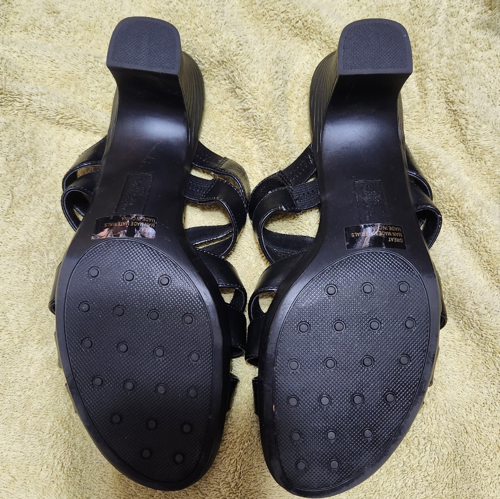 Women's Heeled Sandals - Picture 3 of 7